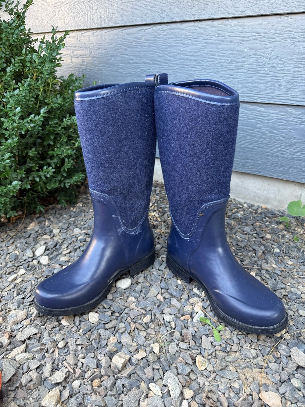 UGG Reignfall Navy Wool Rubber Rain Boots Size 8